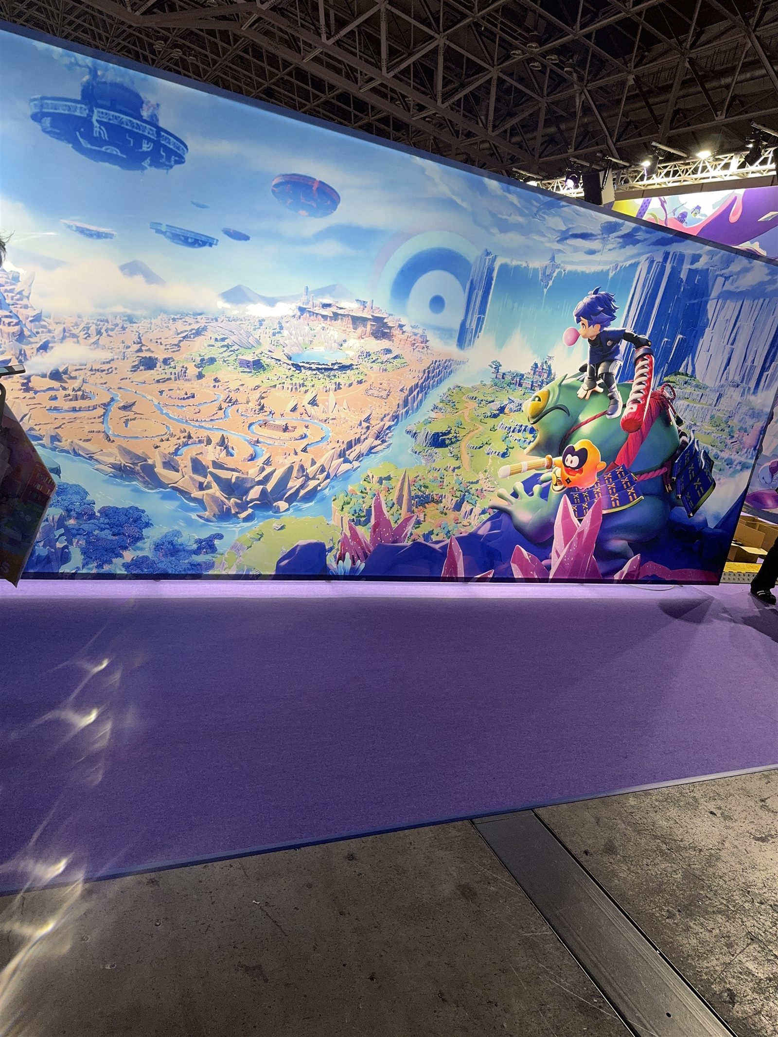 ゲームの世界観を表現した大型展示
