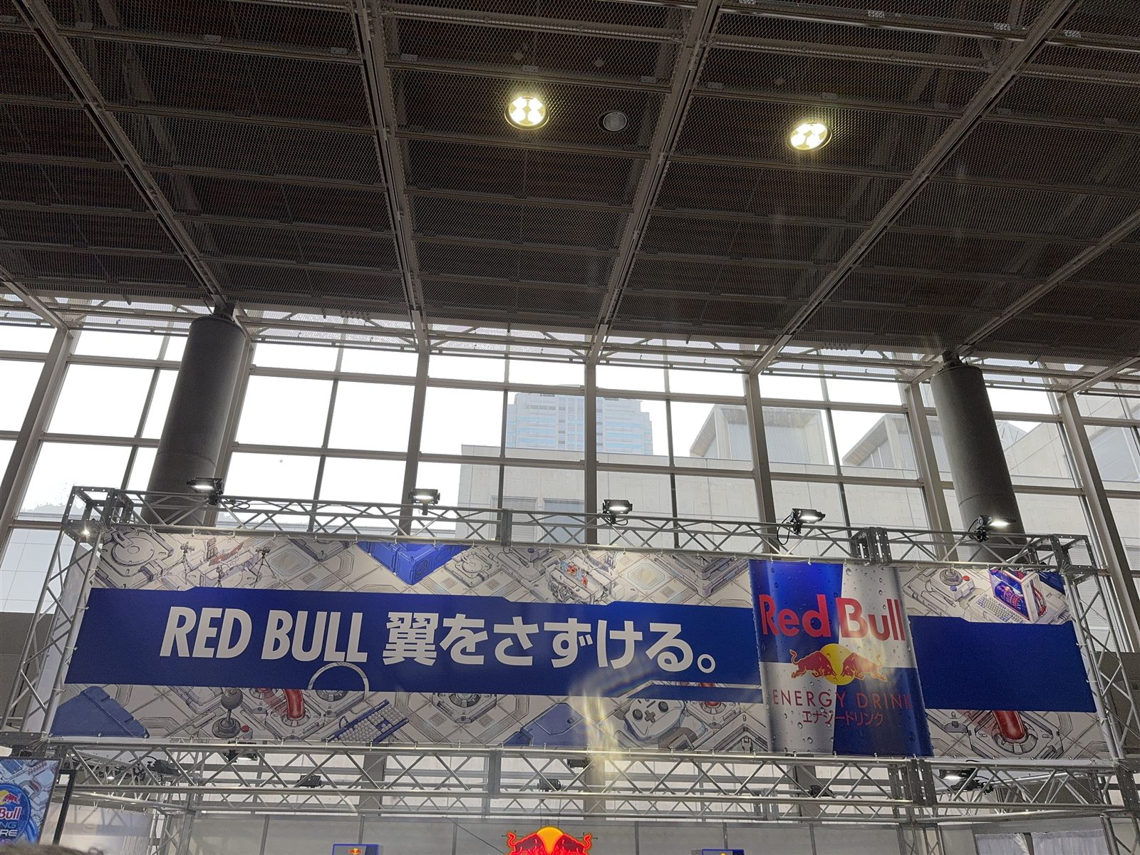 東京ゲームショウ会場の飲料ブランドブース